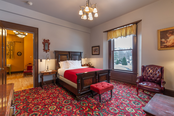 The Red Room - Room 202 Photo 1