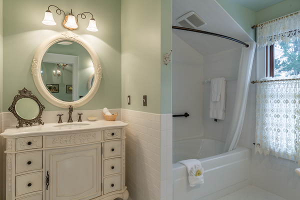 Chantilly Lace Room - Room 308 Photo 3