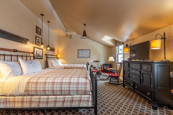 Railroad Room - Room 306 Photo 7