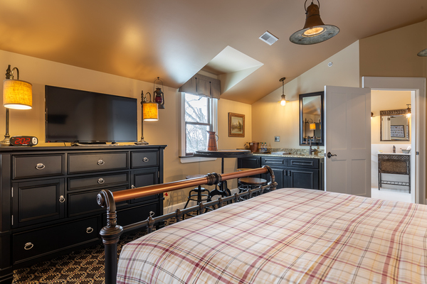 Railroad Room - Room 306 Photo 5