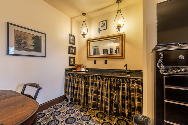 Railroad Room - Room 306 Photo 3